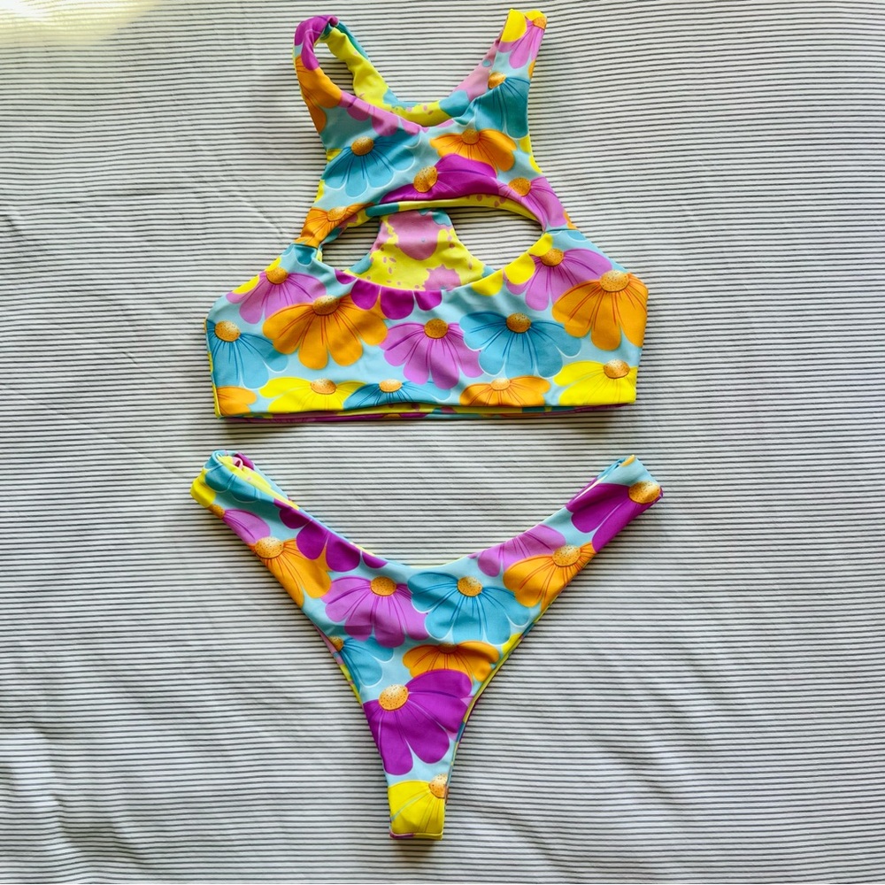 MOANA BIKINI - 3 piece set 🌴🌺 - Picture 4 of 9